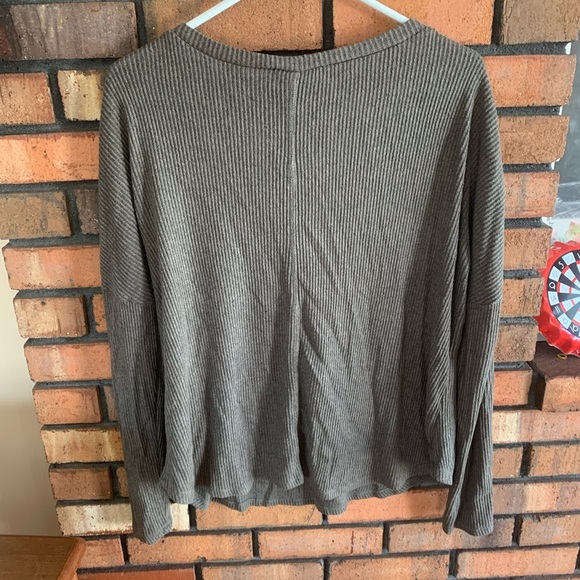 Women's Lulu’s Ribbed V-Neck Top - Olive/grayish - Picture 2 of 3